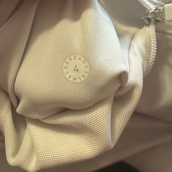 Lululemon Speed Up Tight 28" Luxtreme Flower Pop White Silver Lilac Size 4 - Picture 8 of 8